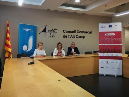 Ekaterina Kàtcheff, Núria Ramon i Mateu Montserrat a l'acte de presentació del Punt Internisa