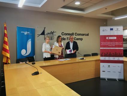 Entrega del material informàtic per part de l'Agència Catalana de Joventut al CCAC