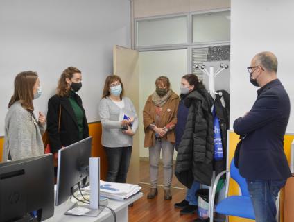 Visita de la Directora de l'Agència Catalana de Joventut, Núria Ramos a l'Oficina Jove de l'Alt Camp.