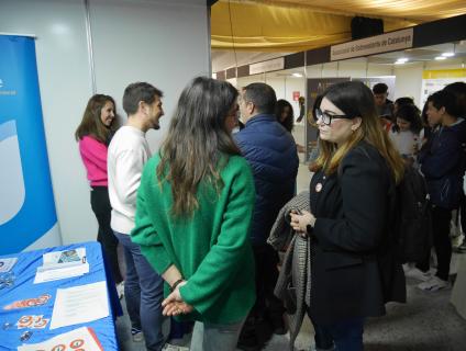 Laia Girós, directora General de l'Agència Catalana de la Joventut a l'estand de la fira